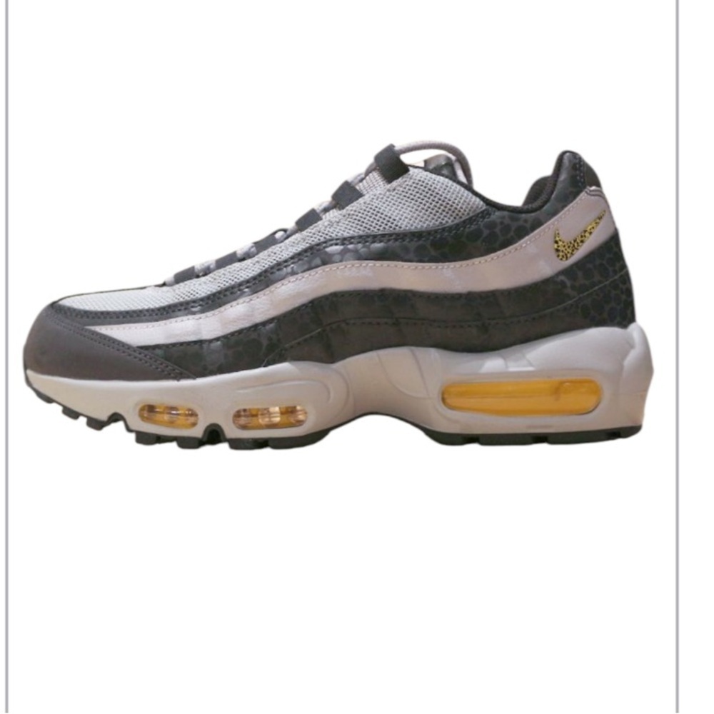 NIKE AIR MAX 95 SE REFLECTIVE AMARILLO BQ6523-001 Women Sz 8 Runners Sneakers